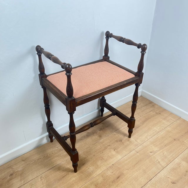 Small Traditional English Bench with Side Armrests, 1950s For Sale - Image 4 of 9