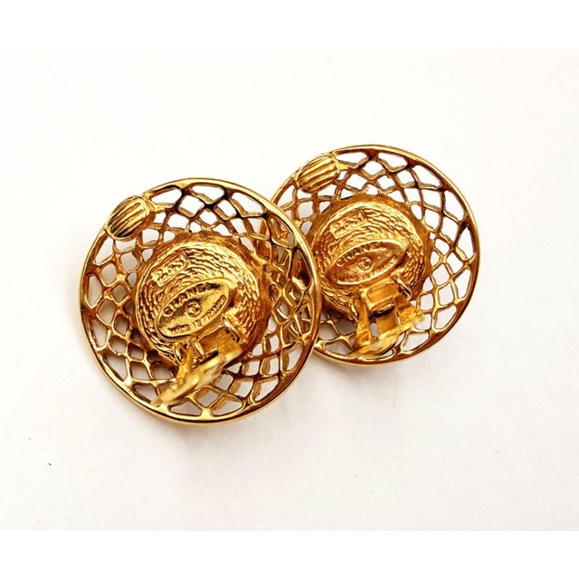 Contemporary 1990s Chanel Vintage Gold Plated CC Weave Round Large Clip on Earrings, A Pair For Sale - Image 3 of 5