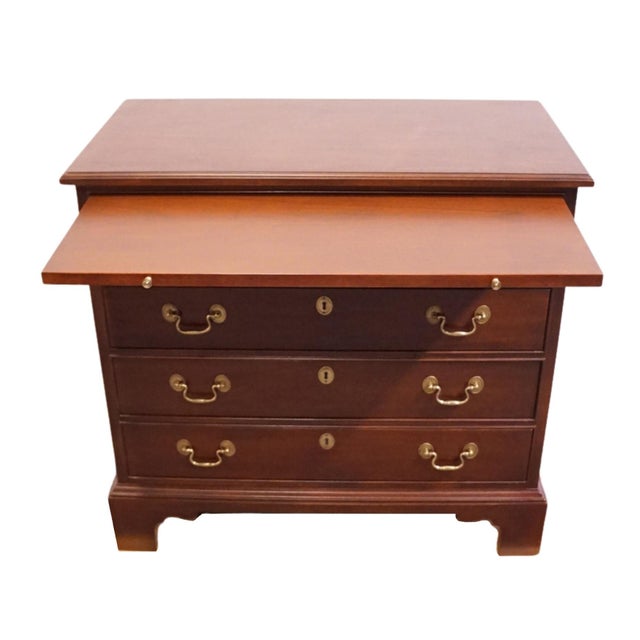 Late 20th Century White of Mebane Sold Mahogany Traditional Style 32" Chairside Chest / Nightstand W. Pull Out Tray 505-62 For Sale - Image 5 of 14
