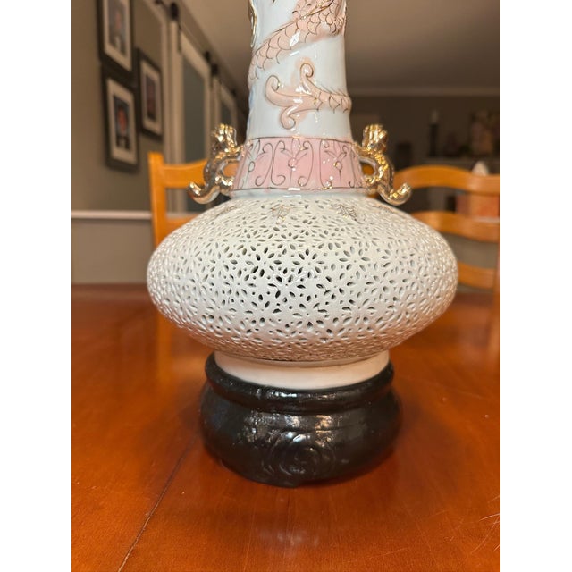 White Mid 20th Century Chinese White & Pink Riticulated Ceramic Vase With Dragon Handles and Stand, Chinoiserie Decor For Sale - Image 8 of 12