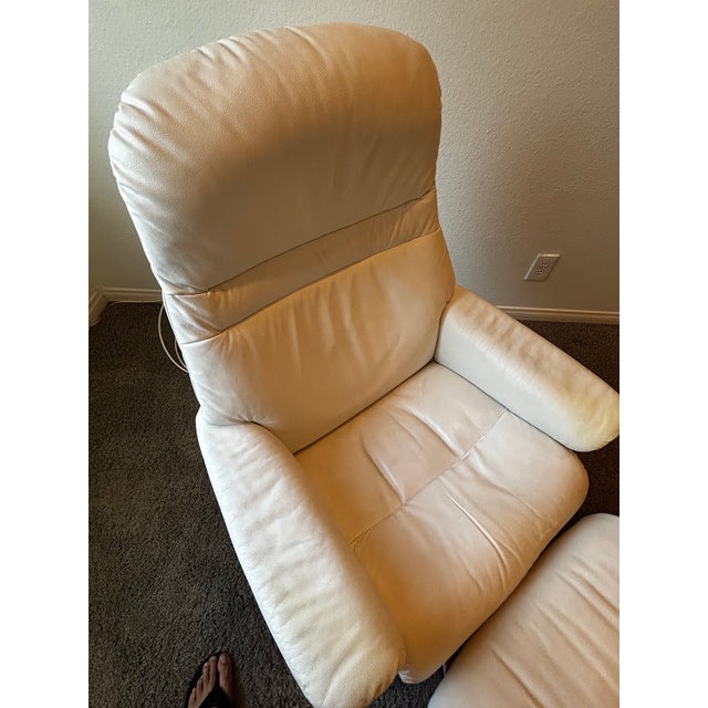 Mid 20th Century Scandinavian Ekornes Stressless Lounge Chair and Ottoman in White Leather & Rosewood For Sale - Image 16 of 18