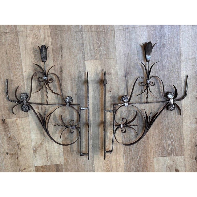 Pair of French Hand-Forged Wrought Iron Wall Brackets, 17th-18th Century For Sale - Image 4 of 7