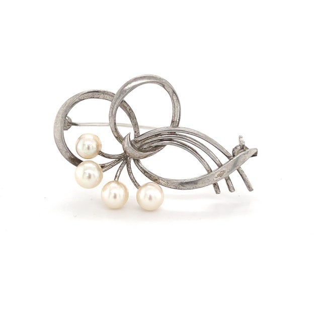 Mikimoto Estate Akoya Pearl Brooch Sterling Silver 5.5 mm M232 This elegant Authentic Mikimoto Estate sterling silver...