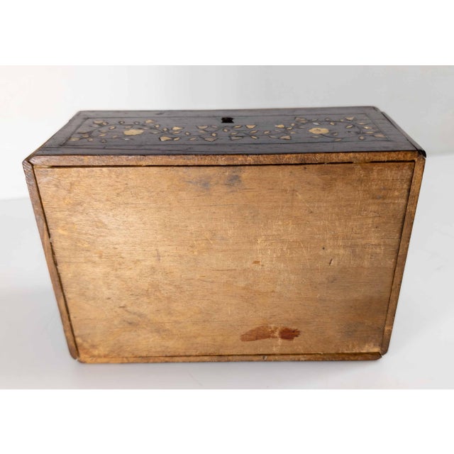 19th Century Continental European Rosewood Veneer Box With Needlepoint, French or German For Sale - Image 15 of 15
