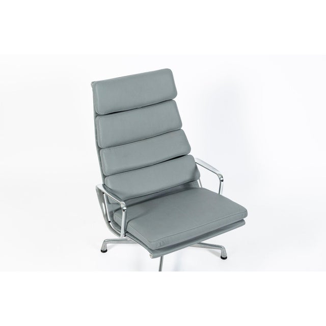Eames Soft Pad Recliner With Ottoman for Herman Miller, Gray Leather Aluminum Group For Sale - Image 11 of 18