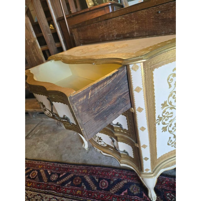 Mid 20th Century 1940s Italian Venetian Hand-Painted and Gilt Chest of Drawers For Sale - Image 5 of 6