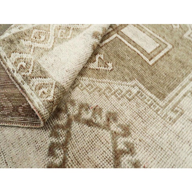 Galerie Shabab Collection Mid-20th Century Turkish Anatolian Gallery Carpet For Sale - Image 10 of 10