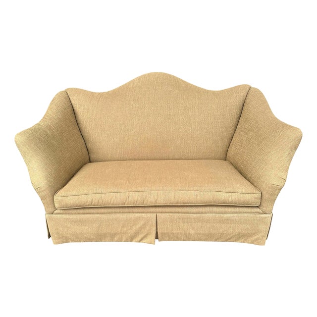 Baker Furniture Company Camelback Loveseat Upholstered in Gold Luxury Fabric - Vintage Early 21st Century For Sale