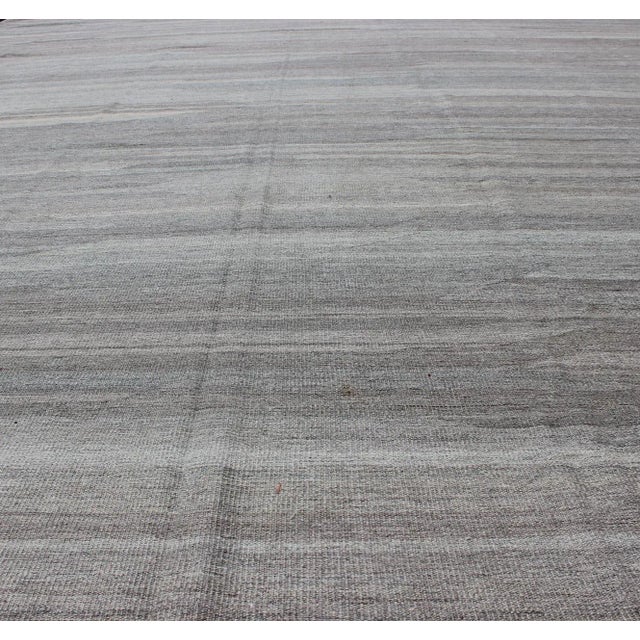 Very Large Modern Kilim With Solid Minimalist Design in Variation of Gray Tones For Sale In Atlanta - Image 6 of 13