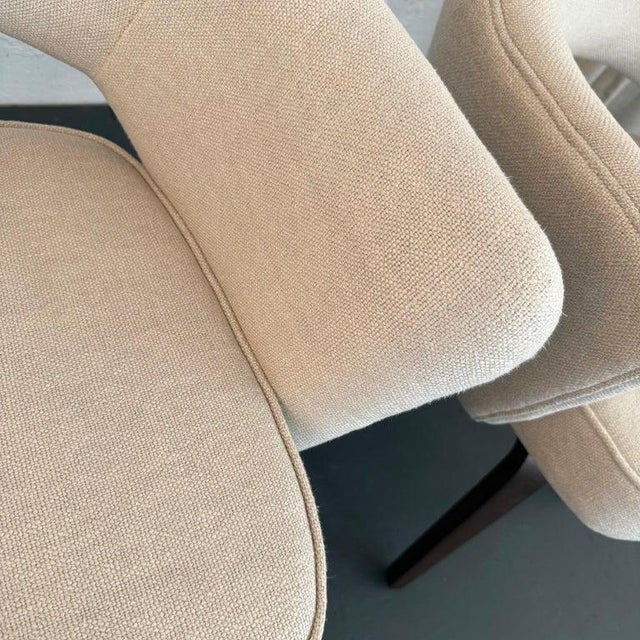 Wood 1960s Pair of Eero Saarinen for Knoll Wood Executive Armchairs in Cream Tweed For Sale - Image 7 of 10