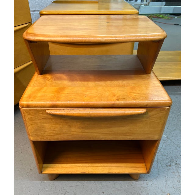 Classic Five Piece Mid-Century Bedroom Set by Heywood-Wakefield Co.5 Pieces For Sale - Image 16 of 18