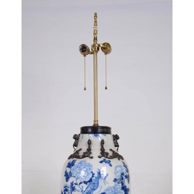 Chinese Antique Blue and White Vase Table Lamp in the Middle of the 19th Century For Sale - Image 4 of 9