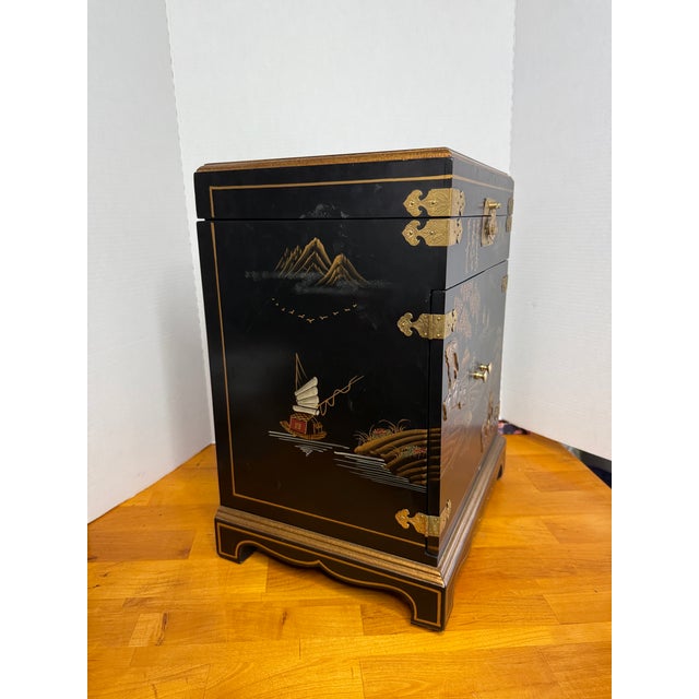 1980s Vintage Large Lacquered Asian Jewelry Box Chest For Sale - Image 5 of 16