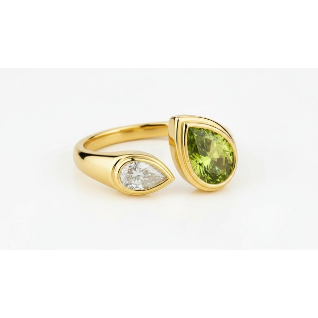 Metal Toi Et Moi Gemstone Ring: Peridot and Moissanite, Size 7.5 For Sale - Image 7 of 8