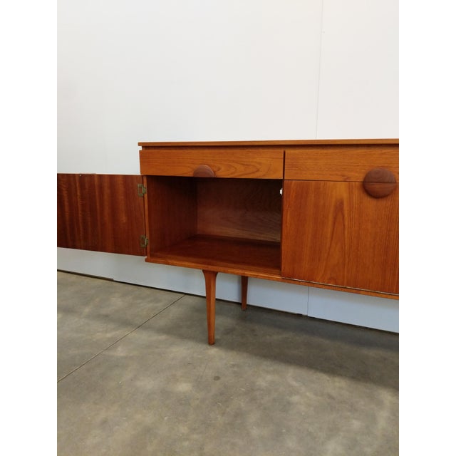 Vintage Mid Century Modern Teak Credenza by Austinsuite, Attributed For Sale In New York - Image 6 of 11