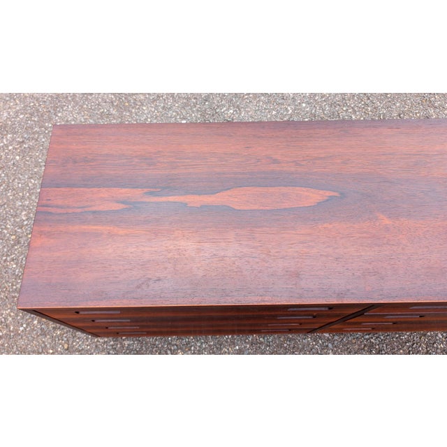 Mid-Century Danish Modern Rosewood Lowboy Chest of Drawers Paol Hundevad for Hundevad & Co. For Sale In New York - Image 6 of 18