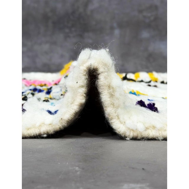 Modern Azilal Rug – Handwoven Moroccan Wool with Neon Geometric Motifs This modern Azilal rug is a playful and artistic...
