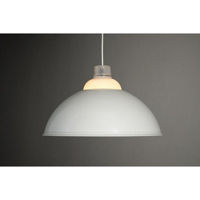 Contemporary Minimalist White Metal Pendant with Ribbed Glass Top from Metalarte, 1980s For Sale - Image 3 of 12