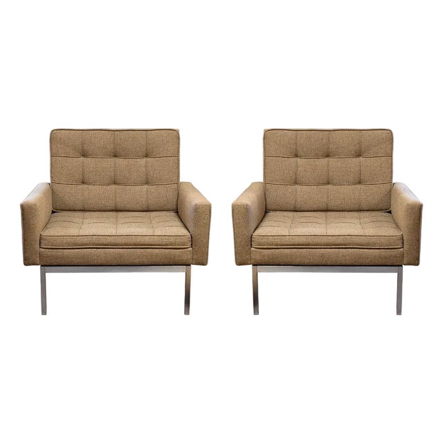Pair of Mid-Century Modern Florence Knoll Relaxed Armchairs For Sale