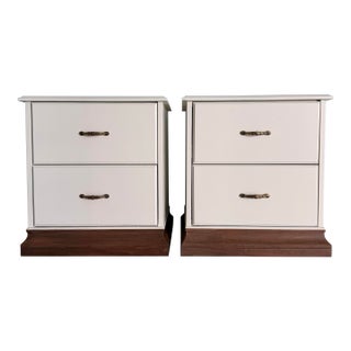 Mid 20th Century MCM American of Martinsville Nightstands – Fully Refinished Vintage Pair For Sale