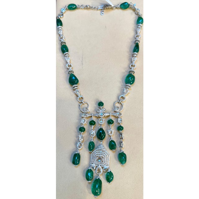 Modern 176ct Large Bead Emerald & 27 Ct Diamond Necklace & Earring Bridal Suite 18 Kt For Sale - Image 3 of 8