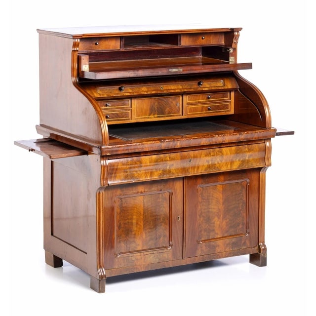 English cylinder desk 19th century in mahogany wood and mahogany root. With drop lid, top partially covered in leather,...