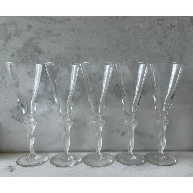 Set of 5 vintage French Bayel crystal "Venus" champagne flutes, circa 1960s. A beautiful Art Deco design featuring frosted...