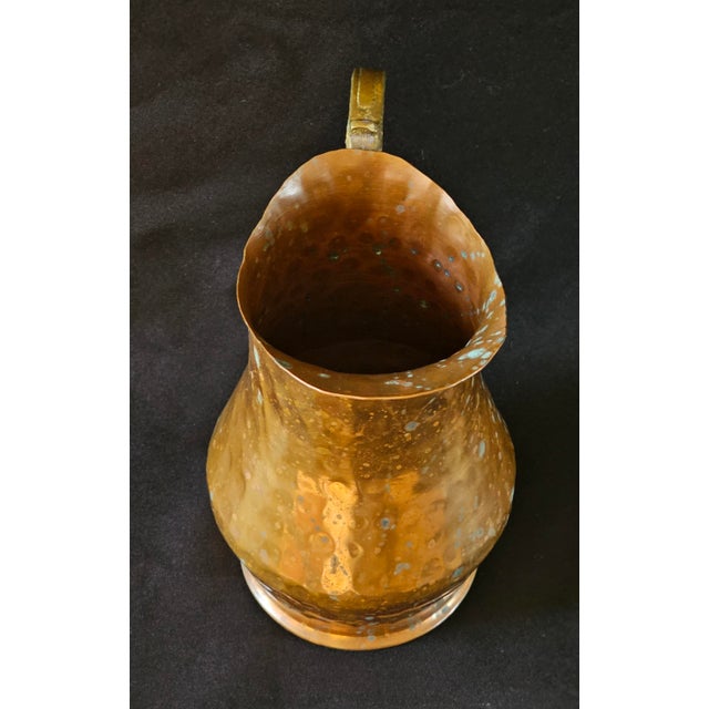 Vintage French Hammered Copper Pitcher W/ Brass Handle – Rustic Farmhouse Vase 8” For Sale In Naples, FL - Image 6 of 9