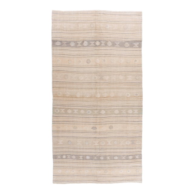 Vintage Circa 1940 Tan Turkish Kilim Flatweave Rug 5ft 5in X 10ft 8in For Sale