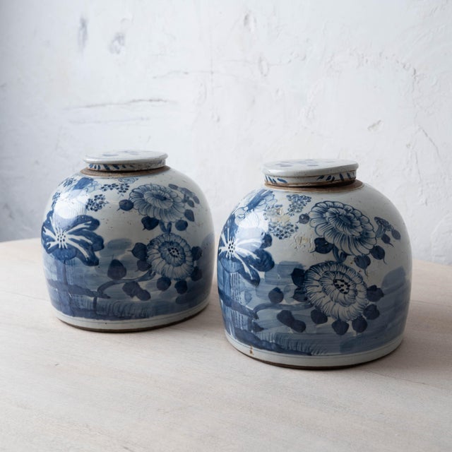 Chinese Pair of Chinese Blue and White Porcelain Ginger Jars, 20th Century For Sale - Image 3 of 12
