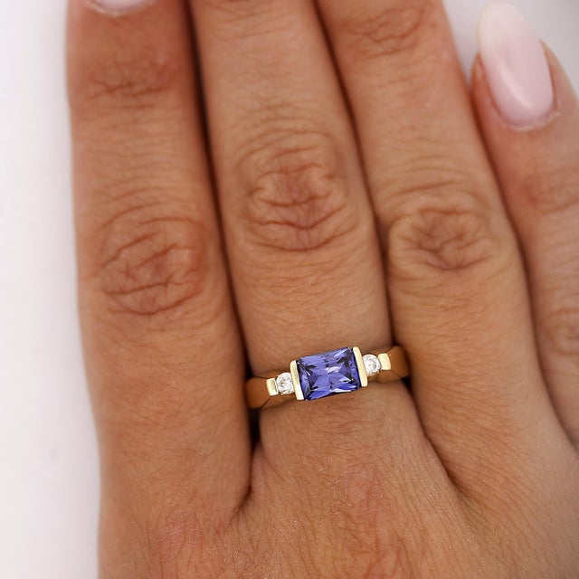 Contemporary 1.50 Carat Radiant Cut Tanzanite & Diamond Accents 14k Yellow Gold Bar Set Ring, Size 6.25 For Sale - Image 3 of 7