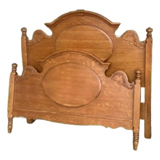 Vintage Lexington Oak Victorian Sampler Queen Size Bed Made in North Carolina - Adjustable to Full Size For Sale