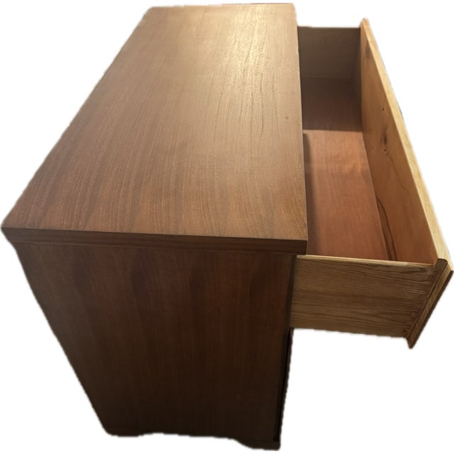 Mid-Century Modern Mid 20th Century American Low Three-Drawer Chest (Bachelor’s Chest / Bedroom-Suite Piece) For Sale - Image 3 of 4