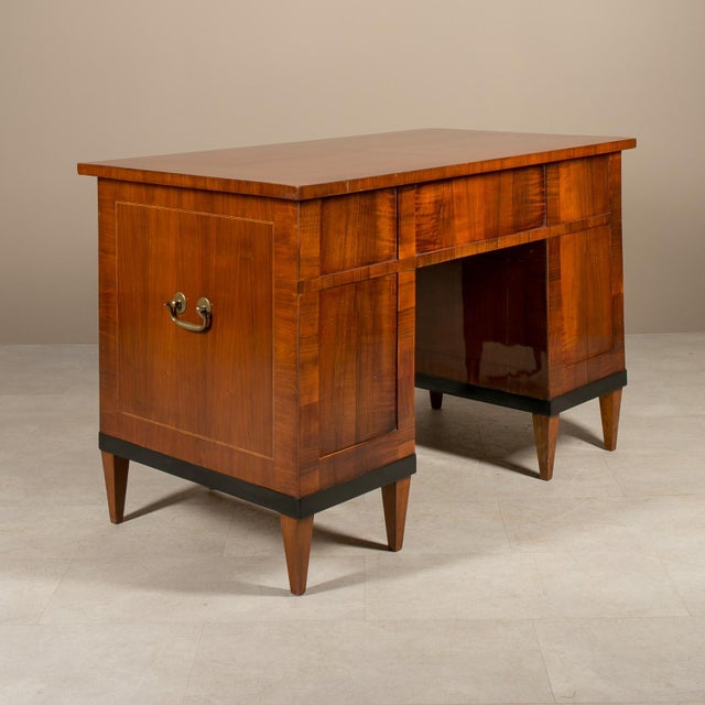 Biedermeier Desk in Walnut Veneer, 1830 For Sale - Image 12 of 15