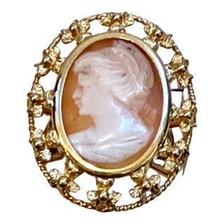 Victorian Carved Shell Lady Cameo Ring in 18 Karat Yellow Gold Size 7 For Sale