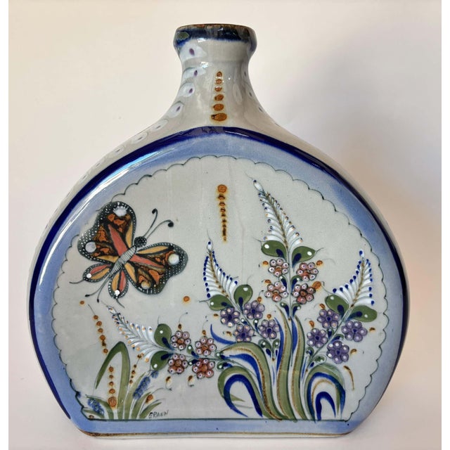 Signed Erandi Tonalá Pottery Flask Vase, Hand-Painted Mexican Folk Art Ceramic, Jalisco, Circa 1970s A striking signed...