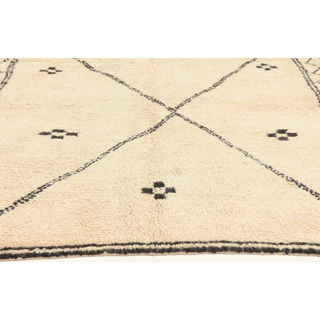 Berber Tribes of Morocco Vintage Azilal Moroccan Rug, 05'00 X 08'10 For Sale - Image 4 of 10