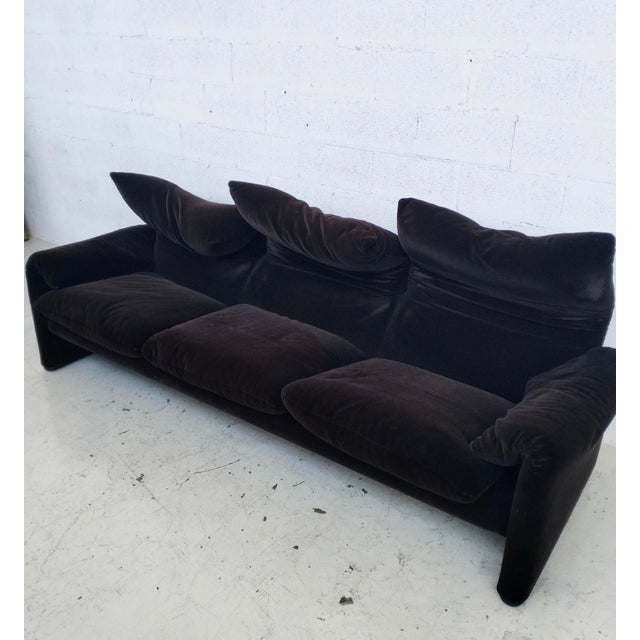 1970s Maralunga 3-Seater Sofa in Velvet by Vico Magistretti for Cassina, 1960s For Sale - Image 5 of 12