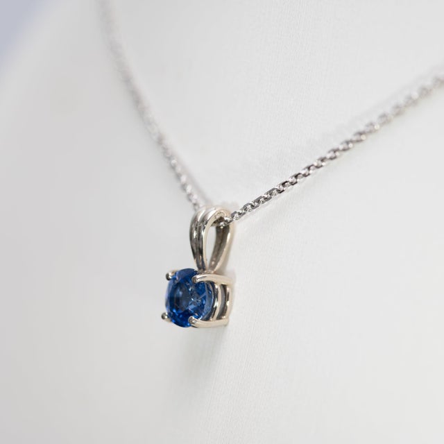 Kyanite Pendant Necklace in Solid 14k Gold – Round 5mm Natural Blue Kyanite For Sale In Columbus - Image 6 of 7