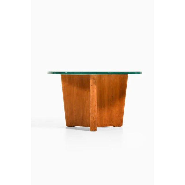 Coffee Table in Elm and Original Glass Top attributed to Greta Magnusson Grossman, 1930s For Sale - Image 3 of 8