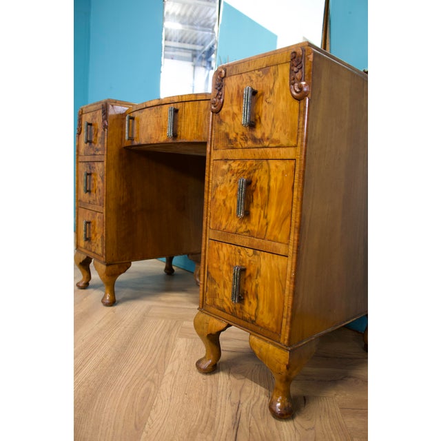 1930s Art Deco Walnut and Walnut Veneer Dressing Table, 1930s For Sale - Image 5 of 12
