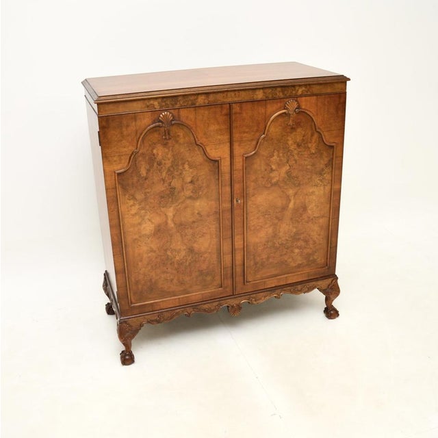 An exceptional antique burr walnut Queen Anne style cabinet. This was made in England, it dates from around the 1920-30’s...