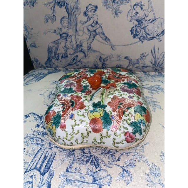 Vintage from the 1950s Materials: porcelain Width: 6 inches Height: 3 inches Depth: 6 inches Minor wear for age and use ....