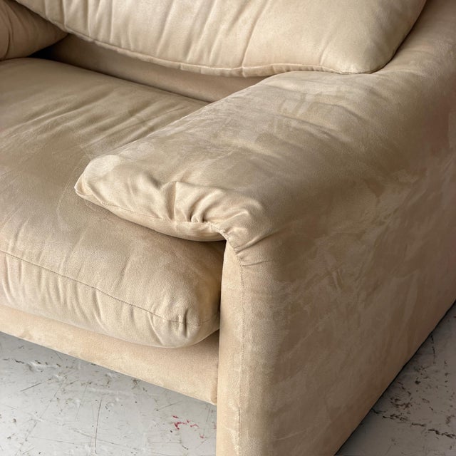 Postmodern Maralunga Chair by Vico Magistretti for Cassina For Sale - Image 3 of 8