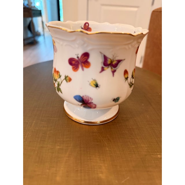 Ardalt Mid 20th Century Ardalt Japan Hand-Painted Porcelain Cachepot Jardinière With Butterflies & Strawberries, Pattern 7083 For Sale - Image 4 of 10