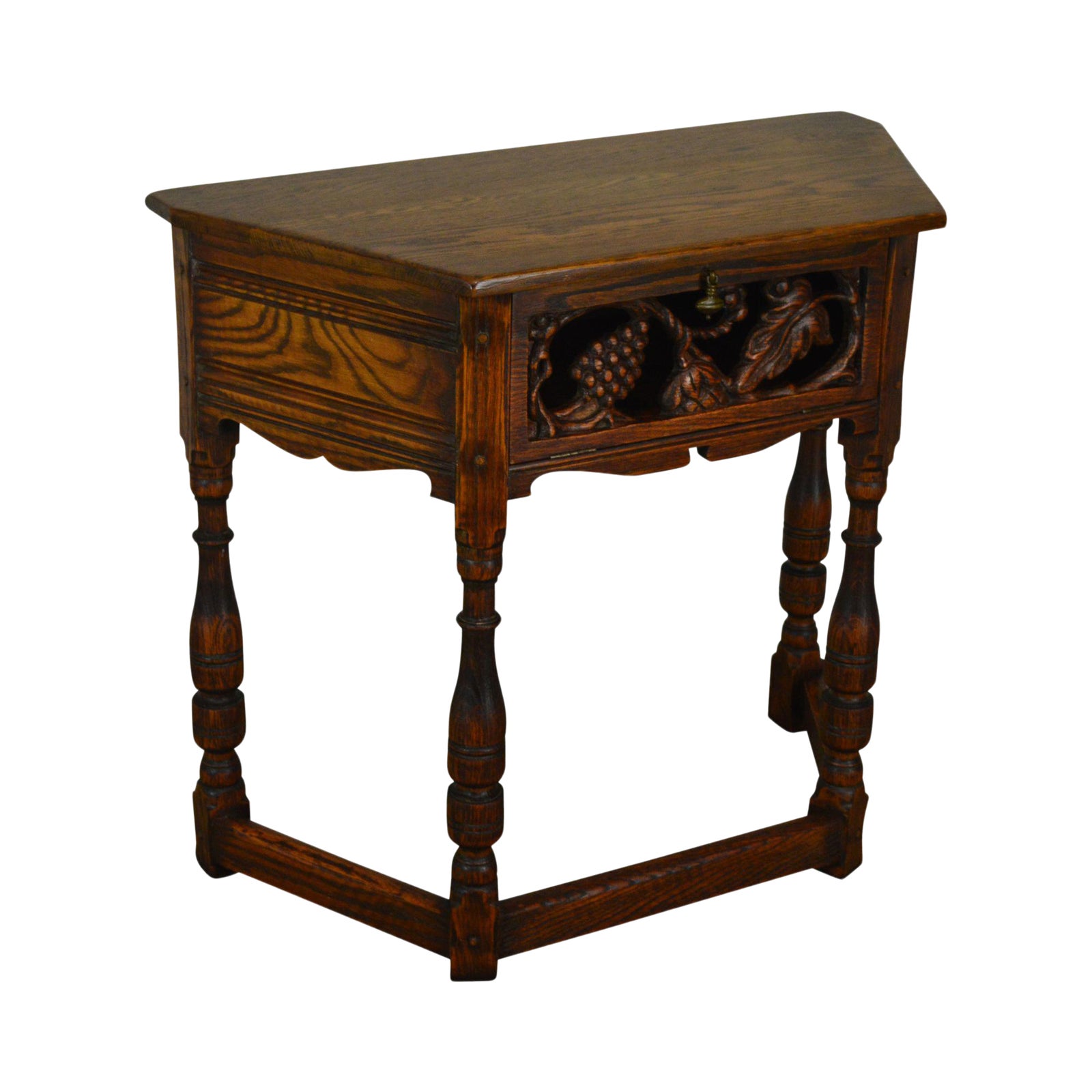 Jameston Lounge Feudal Oak Grapeuine Carved Jacobean Style Console