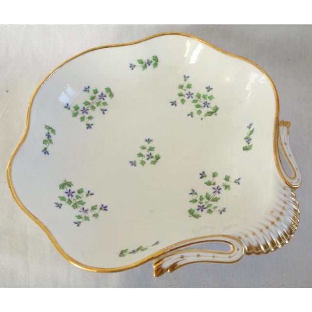 Late 18th Century Old 18th C. Paris Porcelain Dihl Et Guerhard Sprig Cornflower Shell Shape Serving Dishes 1790 - 1800 - A Pair For Sale - Image 5 of 15