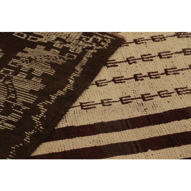 Brown Vintage Tulu Rug in Beige-Brown With Geometric Medallion - Rug & Kilim For Sale - Image 8 of 8