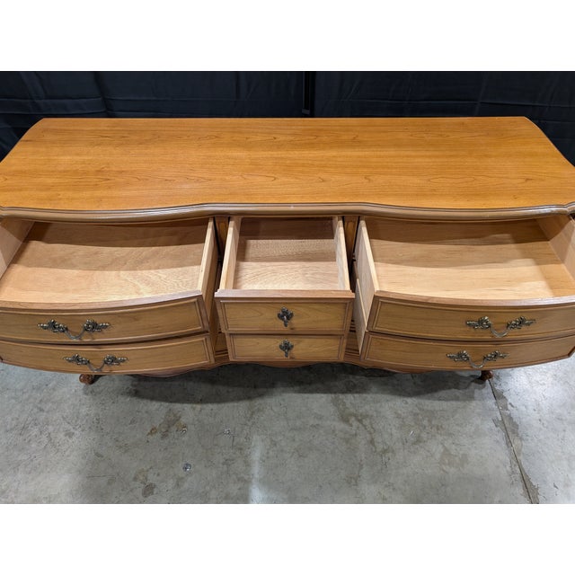 Late 20th Century Dixie Furniture Company Vintage French Provincial Nine-Drawer Wood Dresser For Sale - Image 9 of 16
