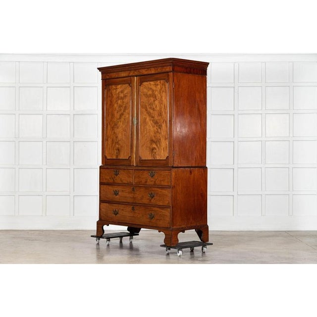 Early 19th Century English George III Walnut Linen Press, 1800 For Sale - Image 5 of 16